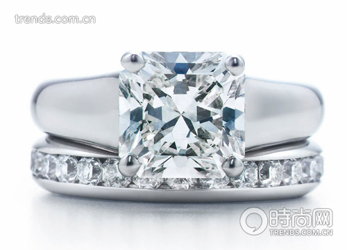 TIFFANY & Co.Lucida铂金订婚钻戒