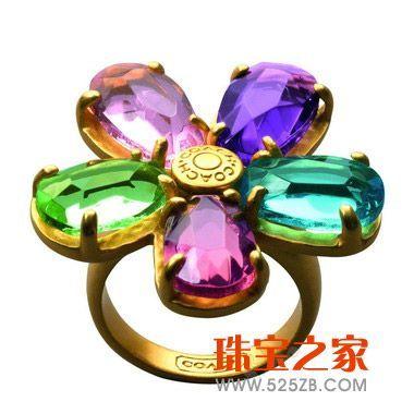  䶯