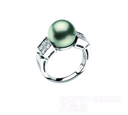 Bvlgari Lucea系列白金珍珠密镶钻戒指