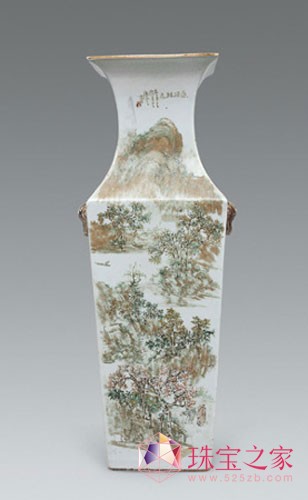 许润庭所作的“浅绛彩山水人物方瓶”