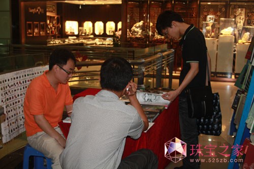 各地宝友正在欣赏珠宝图书