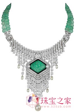 单是祖母绿已共重41.29克拉,晶莹剔透,贵气十足