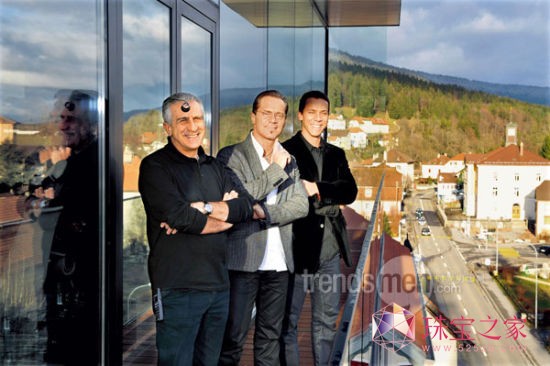 左起:美耐华高级制表技术研究所技术总监迪米曹·卡比度先生(Demetrio Cabiddu)、Metamorphosis迭变手表创制者Johnny Girardin、Franck Orny