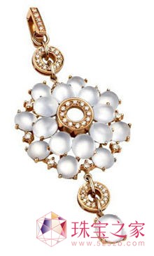 白色清透的珍珠与钻石相搭配 