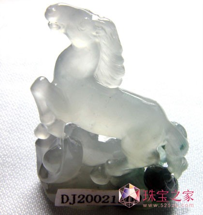透白色翡翠