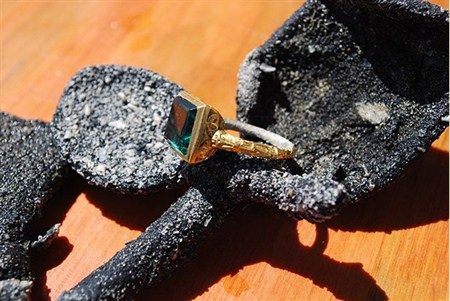 Emerald Gold Ring 01