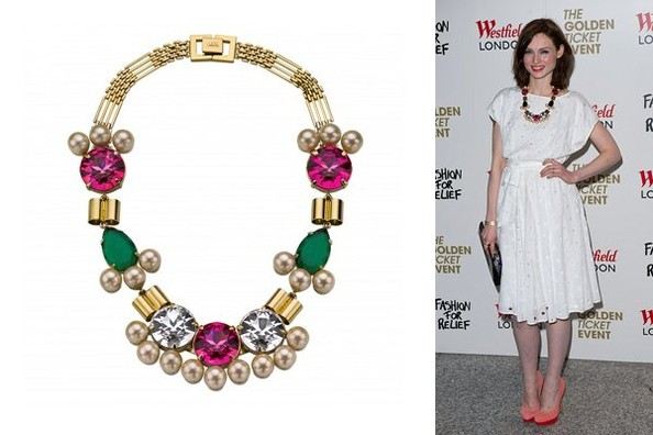 演员Brit尝试了纽约名媛Olivia Palermo的造型：这条Mawi的彩色宝石项链非常赞！