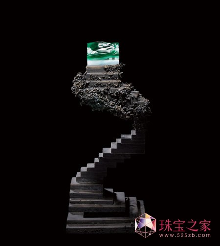 用人生阶梯引发人们对生命思考的作品 “福临天下”