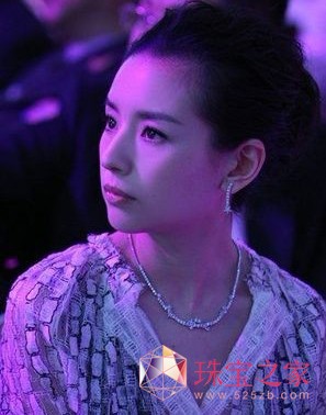 董洁出席慈善活动