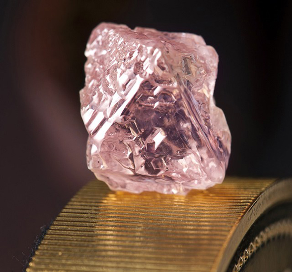12.76克拉！澳大利亚出土最大粉红色钻石