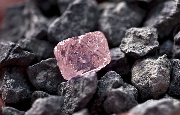 12.76克拉！澳大利亚出土最大粉红色钻石