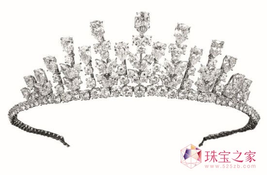 摩纳哥王妃在1976 年卡罗琳公主婚礼上佩戴的头冠