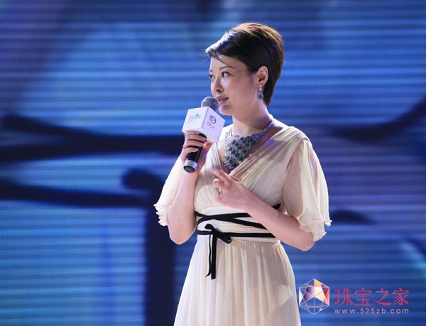 袁莉代言玉翠山庄,演绎东方翡翠时尚