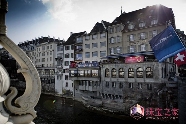 2012巴塞尔TTF龙年生肖跨界首饰设计作品发布会户外广告