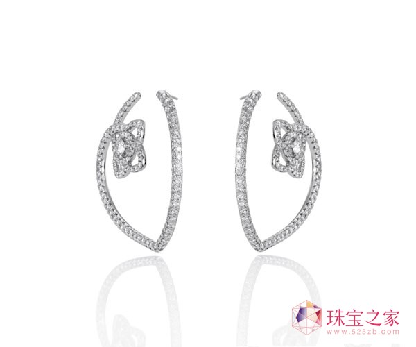 De Beers Enchanted Lotus环状耳环