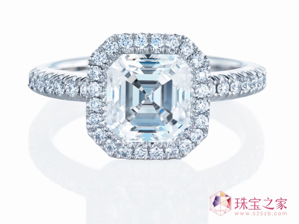 ʯ鱦еġӰʦ(Jeweller of Light)ȶ˹ʯ鱦(De Beers Diamond Jewellers)ЯݻšӱµĻȫAuraϵУAuraϵеĻʽиɫʯ,ڹͶŮȻĽ֮顣