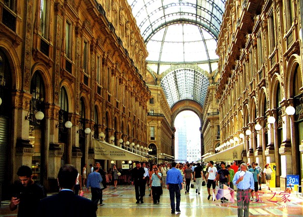 Ŧ(Galleria Vittorio Emanuele II)