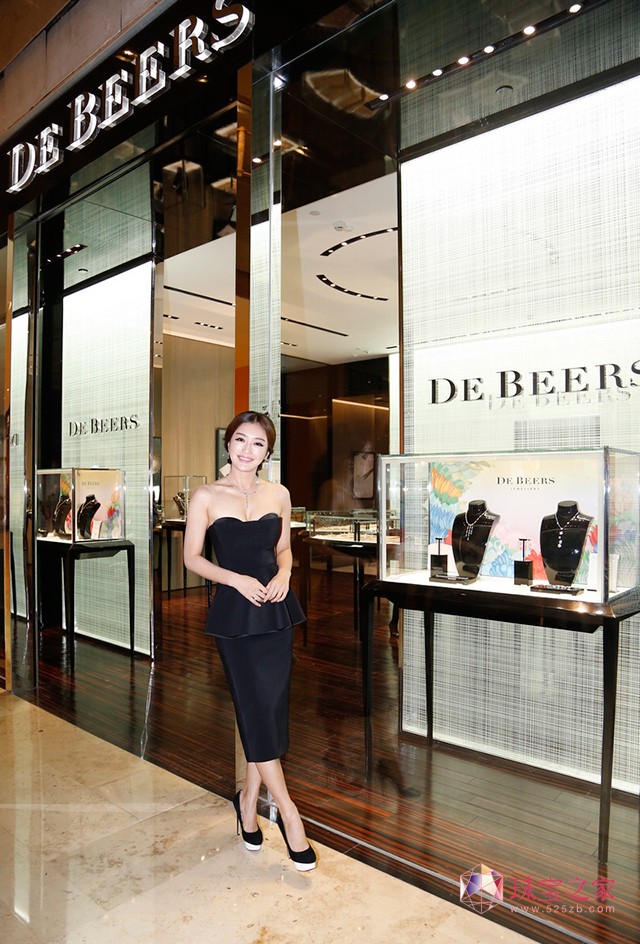 戴比尔斯 De Beers 于南京开设中国第五家精品店