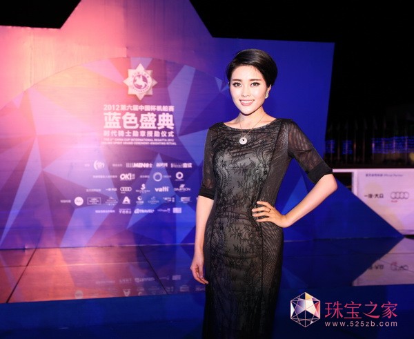 明星演绎 东方瑞璐于“中国杯帆船赛”大放光芒