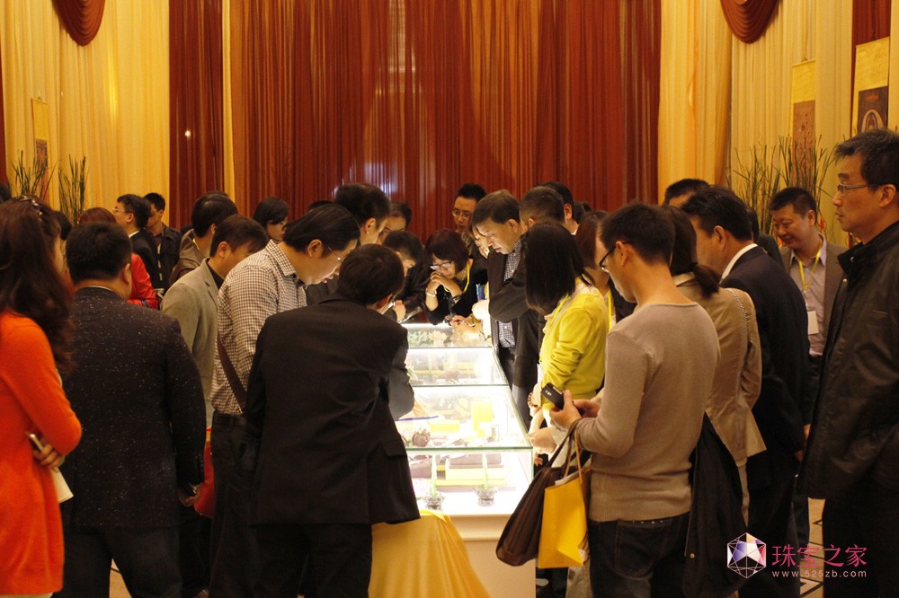 来自全国各地的经销商品鉴《皇家祈福·十二生肖守护神》产品