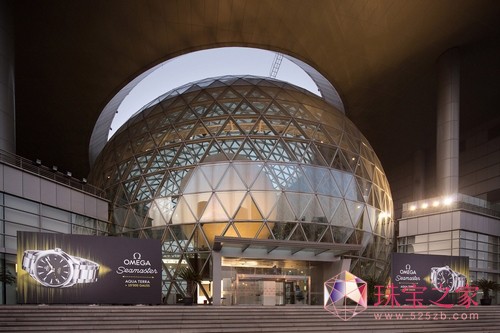 瑞士著名钟表品牌欧米茄宣布已研制出世界首款真正防磁的机械机芯