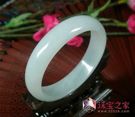 选购翡翠手镯应注意的三个方面