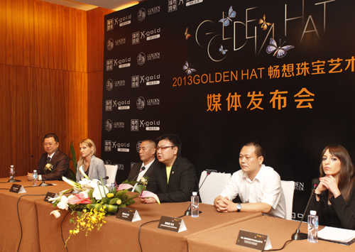 粤豪珠宝集团总裁周德奋先生答记者问