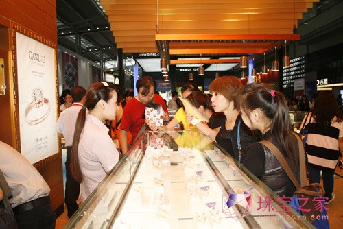 甘露集团『瓶•聚』权威专利产品带给观展商全新的视觉盛宴