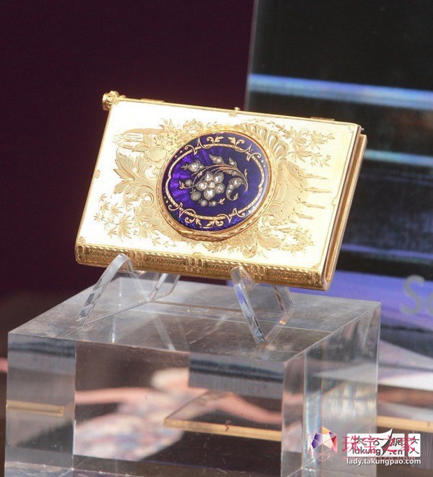 苏富比拍卖行,梅艳芳生前佩戴的珠宝首饰拍卖展览 500块起拍
