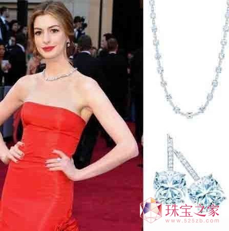 安妮-海瑟薇十个最美珠宝搭配造型Tiffany Novo 钻石耳环