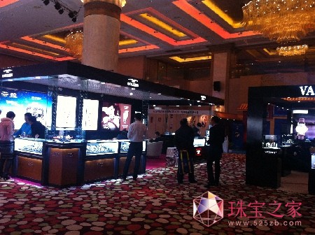 首届中国(杭州)国际钟表珠宝商业大会今日正式开幕