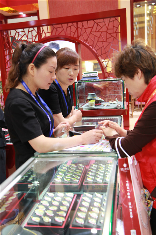 华昌珠宝中国风精品荟萃上海国际珠宝展