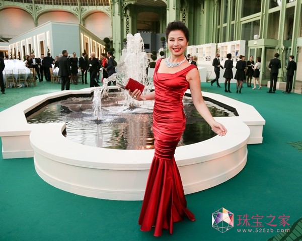 高大上古董展上戴千万级珠宝的明星们