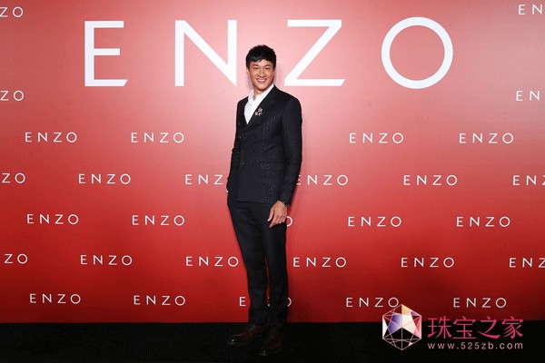 何润东出席ENZO在华十周年品牌庆典