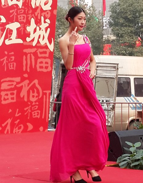 华中首个大型专业珠宝市场余福泰国际珠宝广场的开业，是对武汉�q中国宝谷的极大的推动，具有极大标志性意义