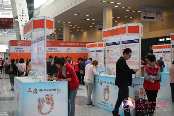 2015上海国际珠宝首饰展览会，将于5月6日-10日在上海世博展览馆隆重举行。共有来自22个国家和地区1000多家企业参展。主办方将邀请行业专家举办各类专题讲座并开展精彩的展期活动