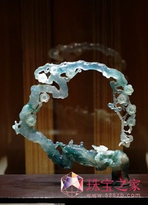 喜迎仙客”玻璃种翡翠