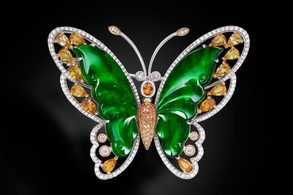 植福缘珠宝的艺术翡翠精品――福慧典藏系列，以蝴蝶+葫芦的意象，表达“福上添福”的美好寓意，并以独创的翡翠立体镶嵌和动力结构相结合的技术，跨界搭配钻石、彩宝、铂金等素材
