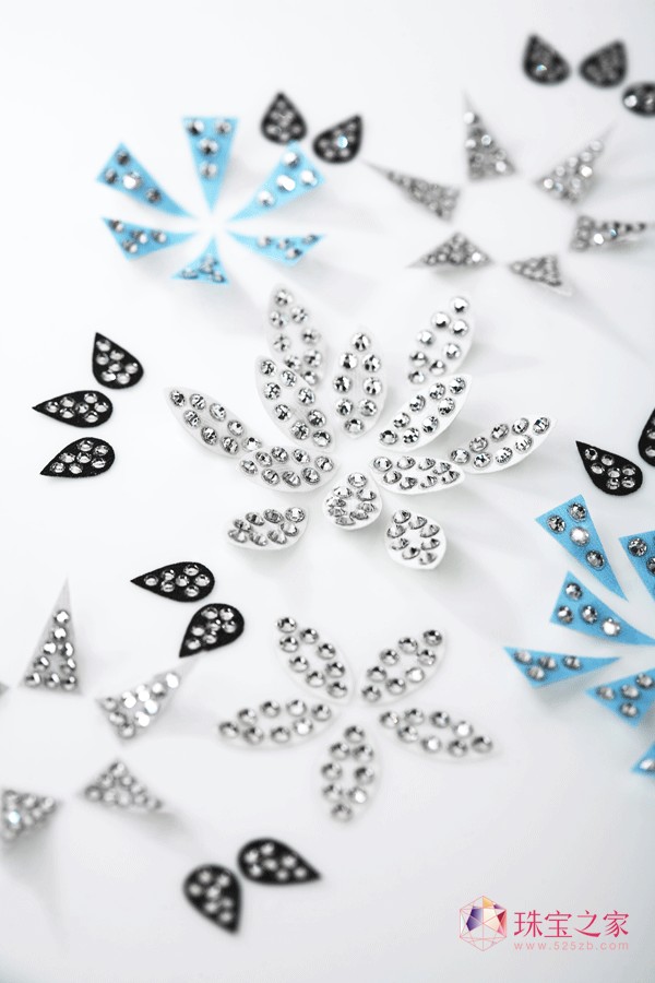 宝仕奥莎亦在会上推出革命性水晶装饰――水晶图贴(STICKY CRYSTAL)。