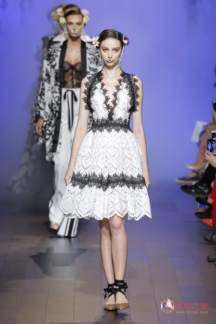 Naeem Khan 2018ϵʱװ