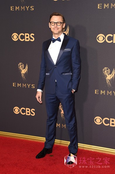 著名演员吉米・辛普森（Jimmi Simpson）佩戴万宝龙腕表及袖扣亮相第69届艾美奖颁奖典礼