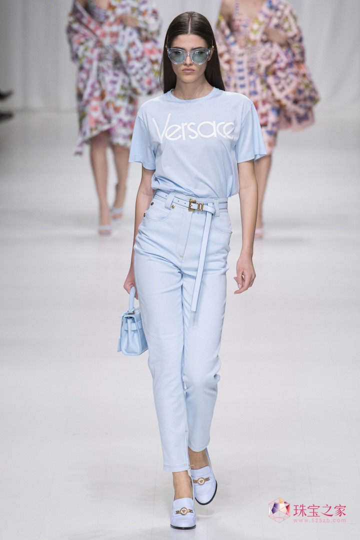 VERSACE ˼ ʦ  ʱװ ͼ Ԫ Ħ ͷ