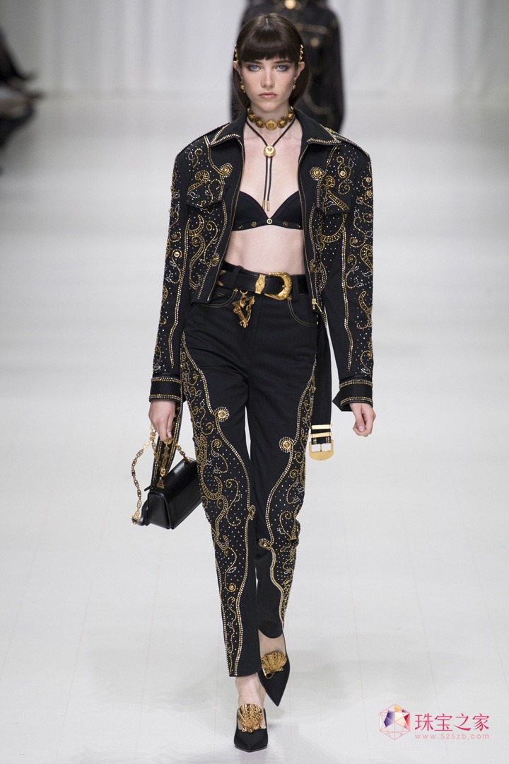 VERSACE ˼ ʦ  ʱװ ͼ Ԫ Ħ ͷ
