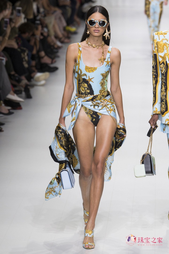 VERSACE ˼ ʦ  ʱװ ͼ Ԫ Ħ ͷ