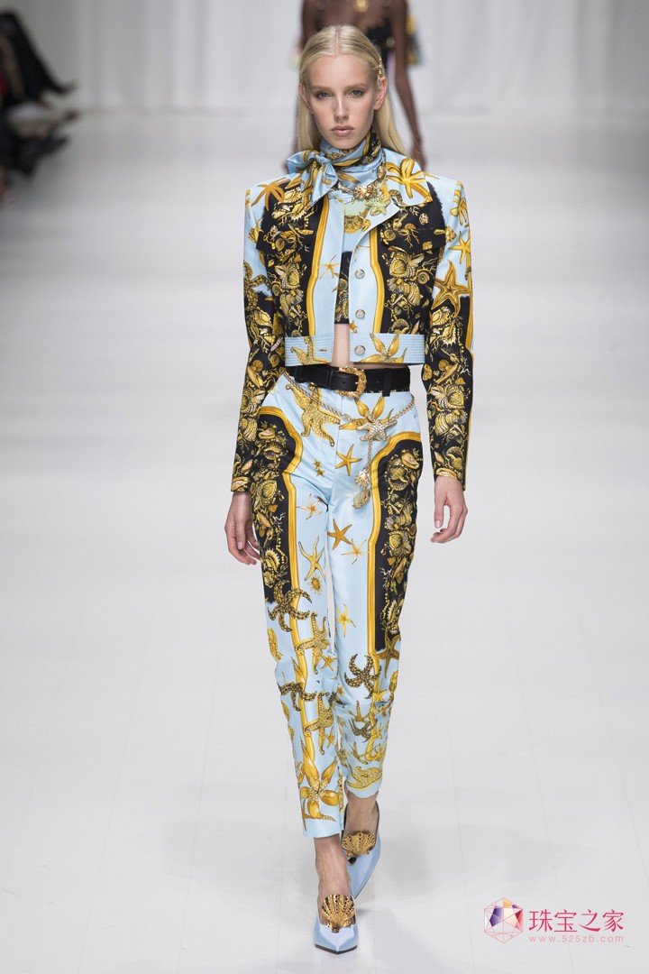 VERSACE ˼ ʦ  ʱװ ͼ Ԫ Ħ ͷ