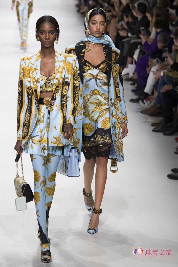 VERSACE ˼ ʦ  ʱװ ͼ Ԫ Ħ ͷ