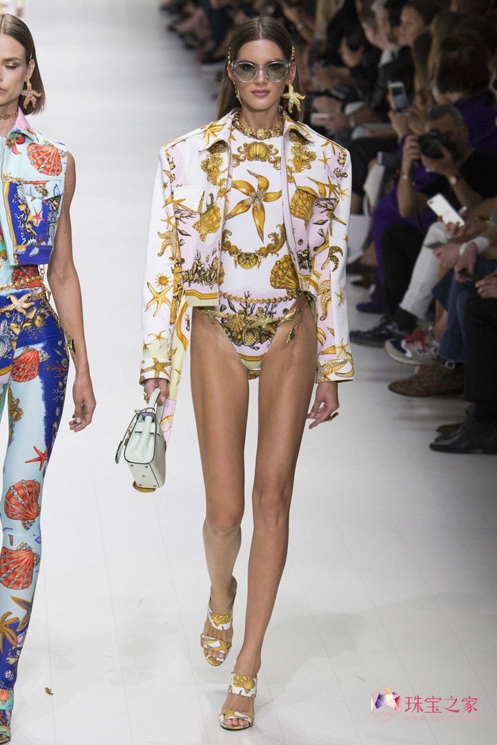 VERSACE ˼ ʦ  ʱװ ͼ Ԫ Ħ ͷ