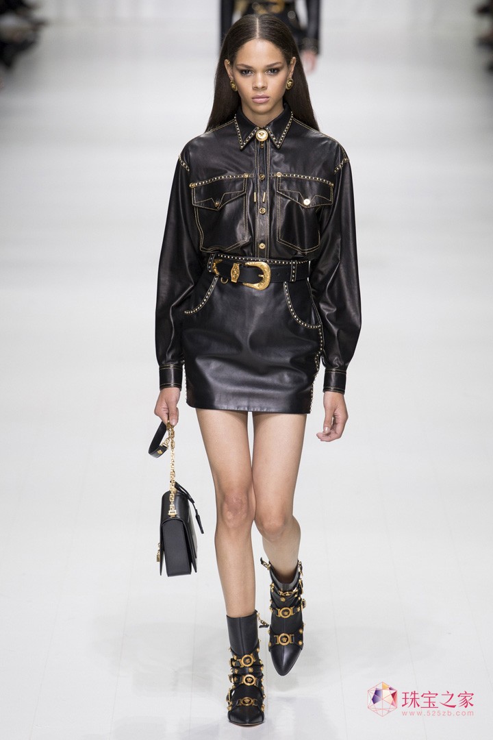 VERSACE ˼ ʦ  ʱװ ͼ Ԫ Ħ ͷ