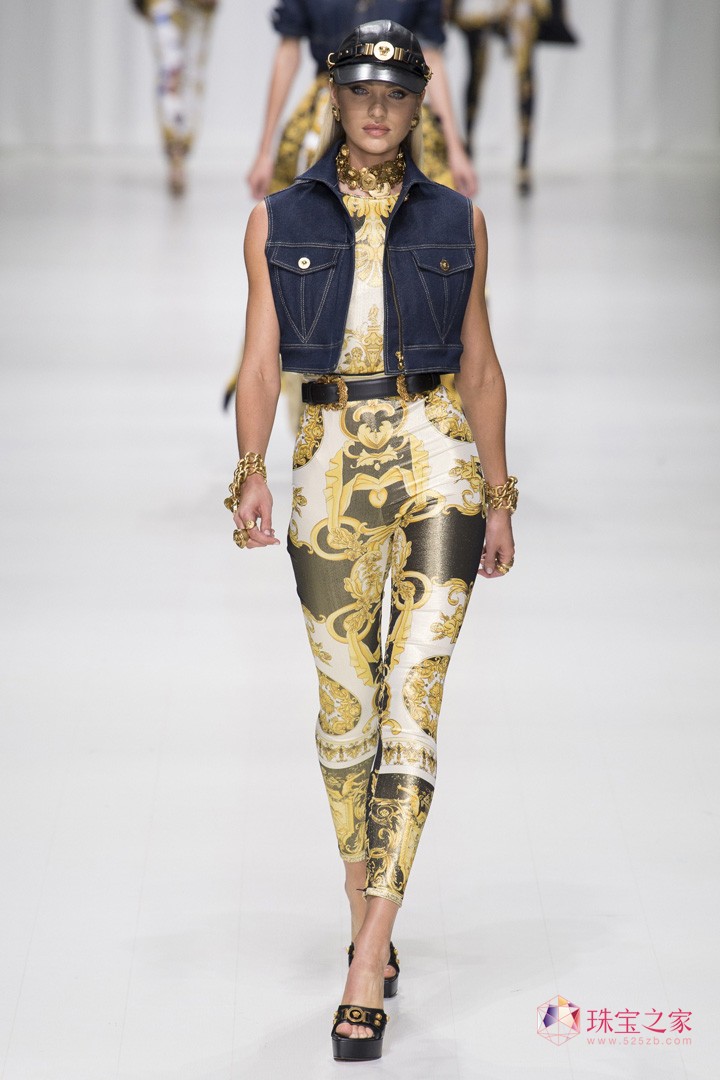 VERSACE ˼ ʦ  ʱװ ͼ Ԫ Ħ ͷ