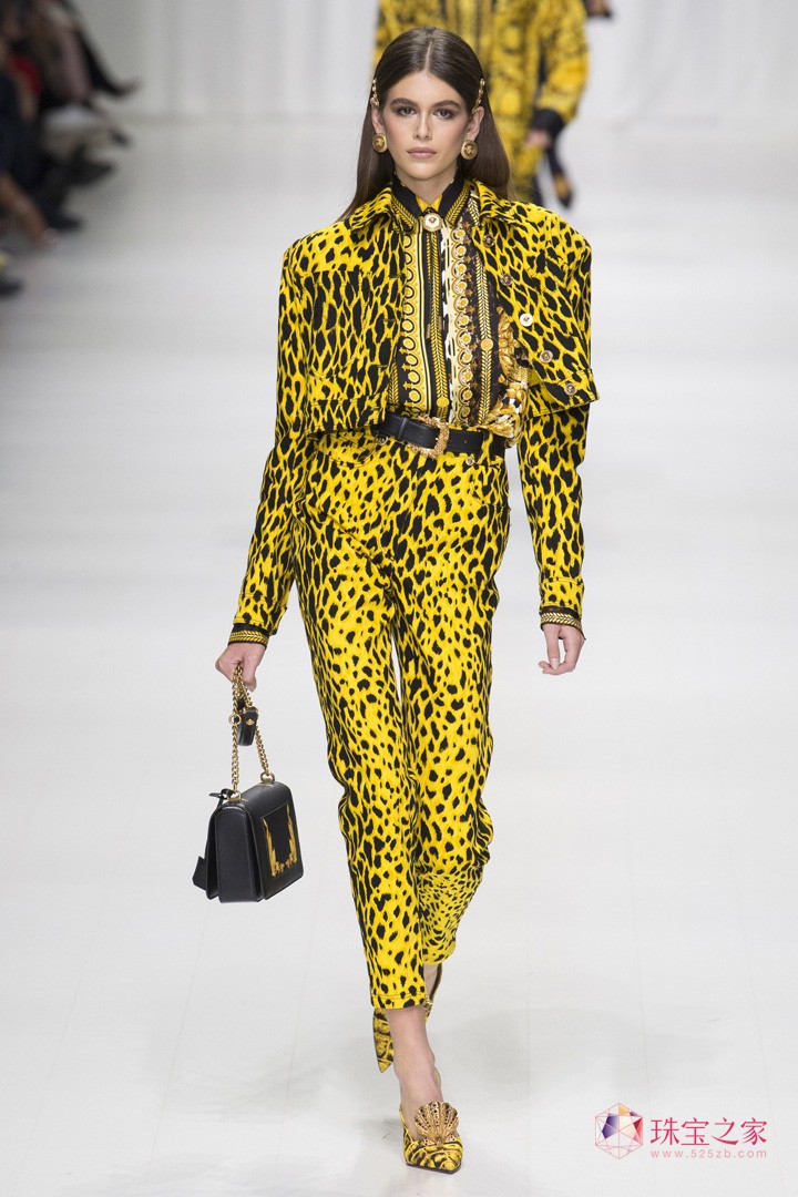 VERSACE ˼ ʦ  ʱװ ͼ Ԫ Ħ ͷ